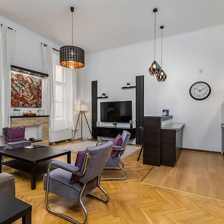 Venus - Dohany Street I