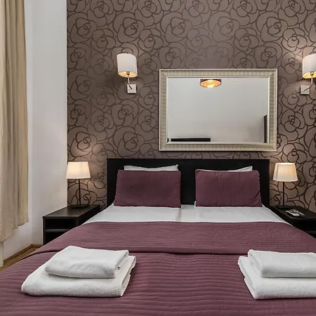 Venus - Dohany Street I